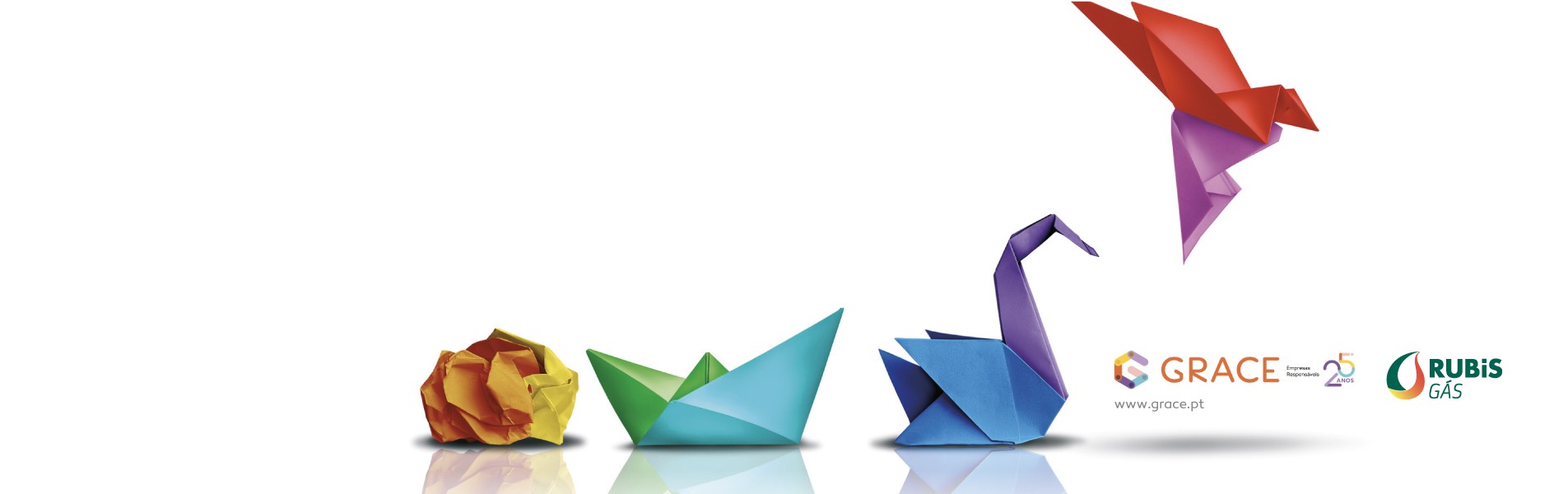 Ilustração comemorativa do GRACE com figuras de origami a evoluir de papel amarrotado a um pássaro a voar, ladeada pelos logótipos do GRACE e da Rubis Gás.