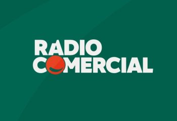 Logótipo da Rádio Comercial em letras brancas sobre fundo verde.